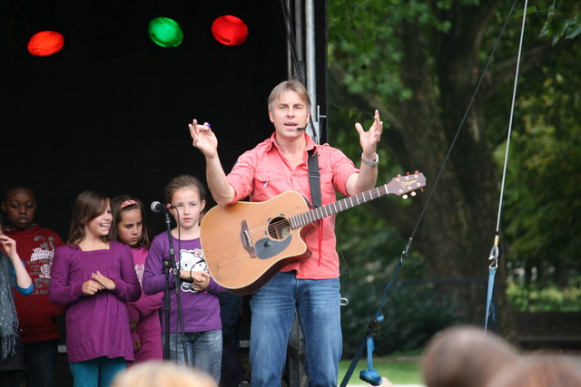 gal/2010/2010 Saitentwist Weltkindertag Burgplatz Essen 20.09.JugendhilfegGmbH Essen/2010 Saitentwist Weltkindertag Burgplatz Jugend Hilfe gGm20.09. 047.jpg